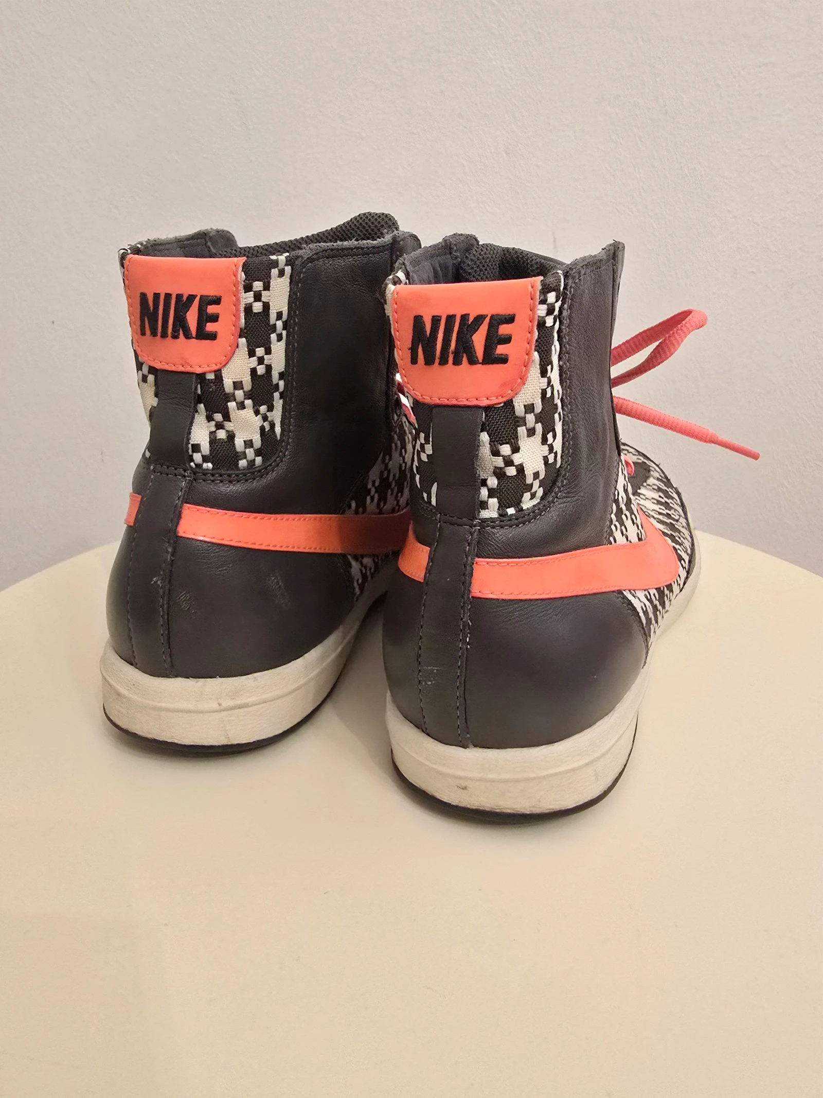 Nike sneakers – photo 3